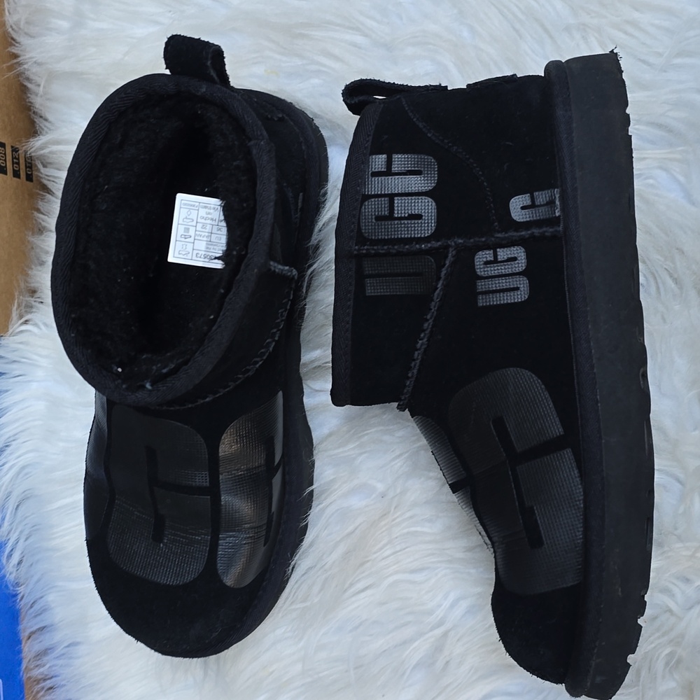 UGG Classic Mini Scatter Graphic black 5
